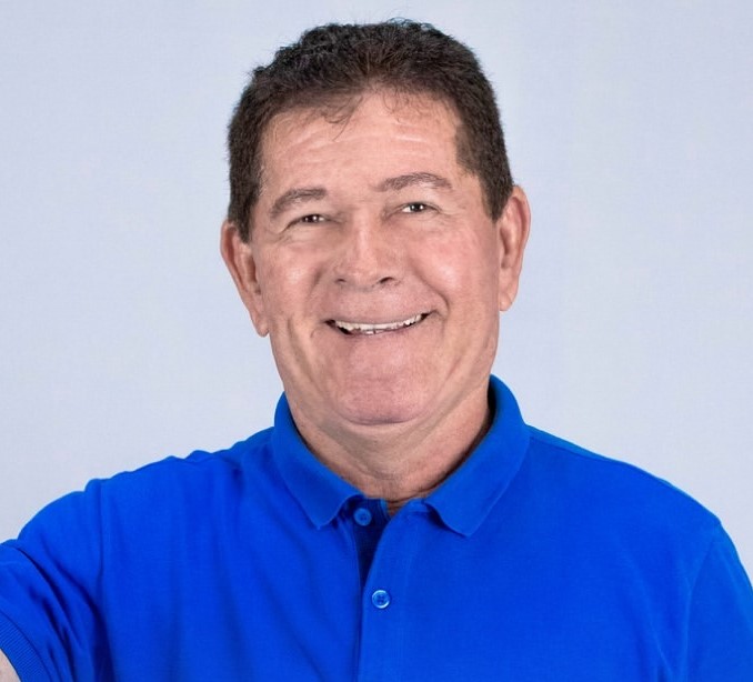 Feliz-aniversario-Moises-Hoje-celebramos-mais-um-ano-de-vida-de-quem-trabalha-com-dedicacao-e-